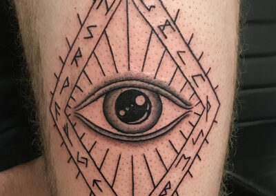 oeil providence losange et runes