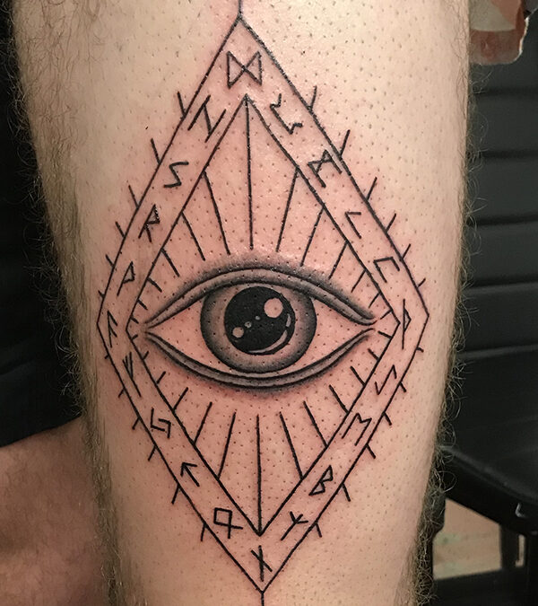 oeil providence losange et runes