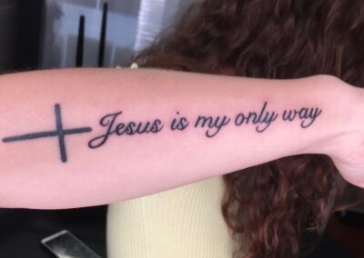 croix et lettrage  » jesus is my only way »