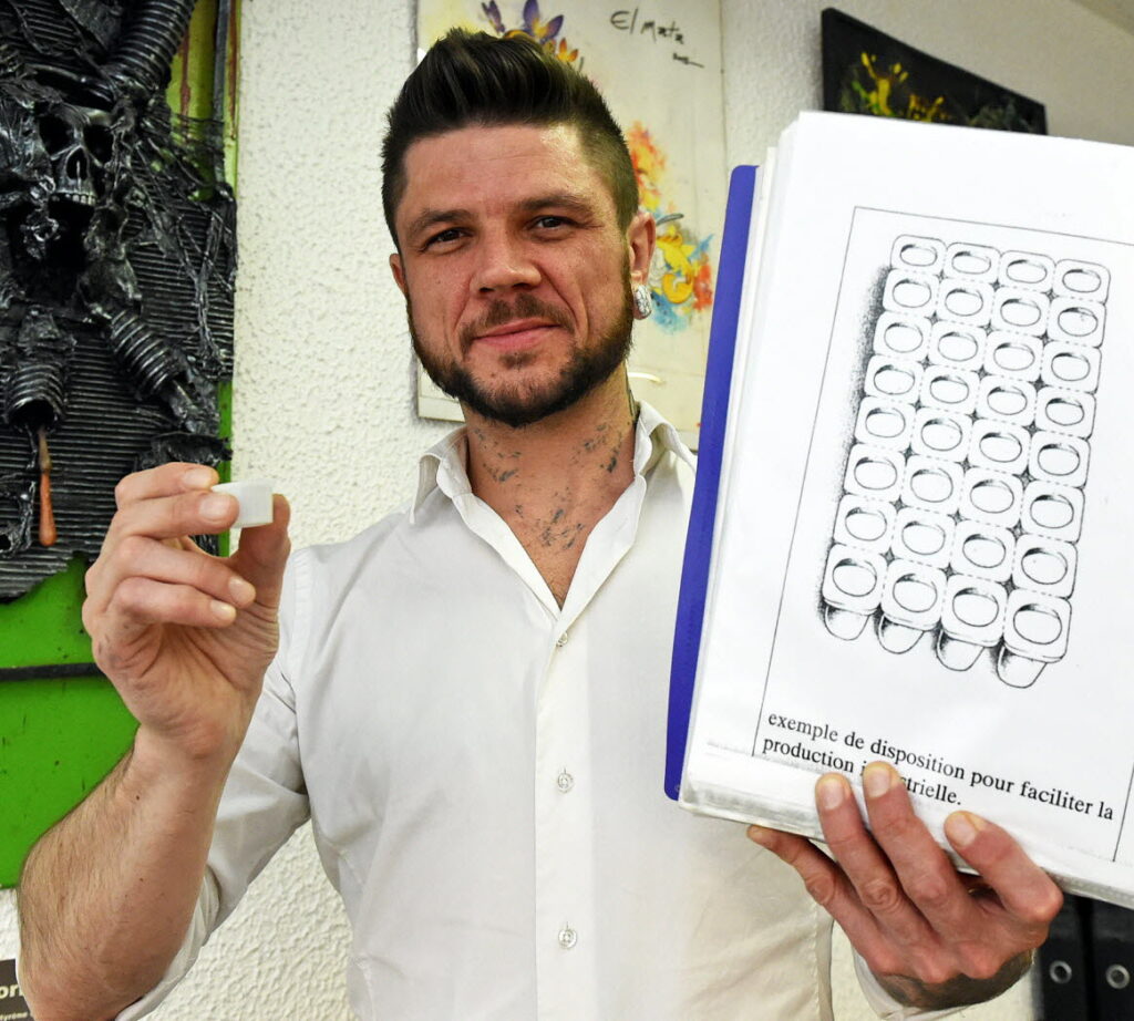 alexandre mata a depose un certificat d utilite pour le microconditionnement d encres avec des cupules a usage unique photo cedric jacquot 1473108726